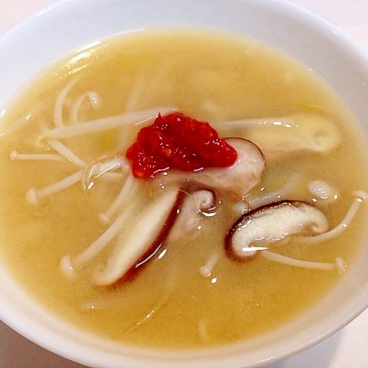 ピリッと辛くして☆エノキと椎茸の辛味噌スープ